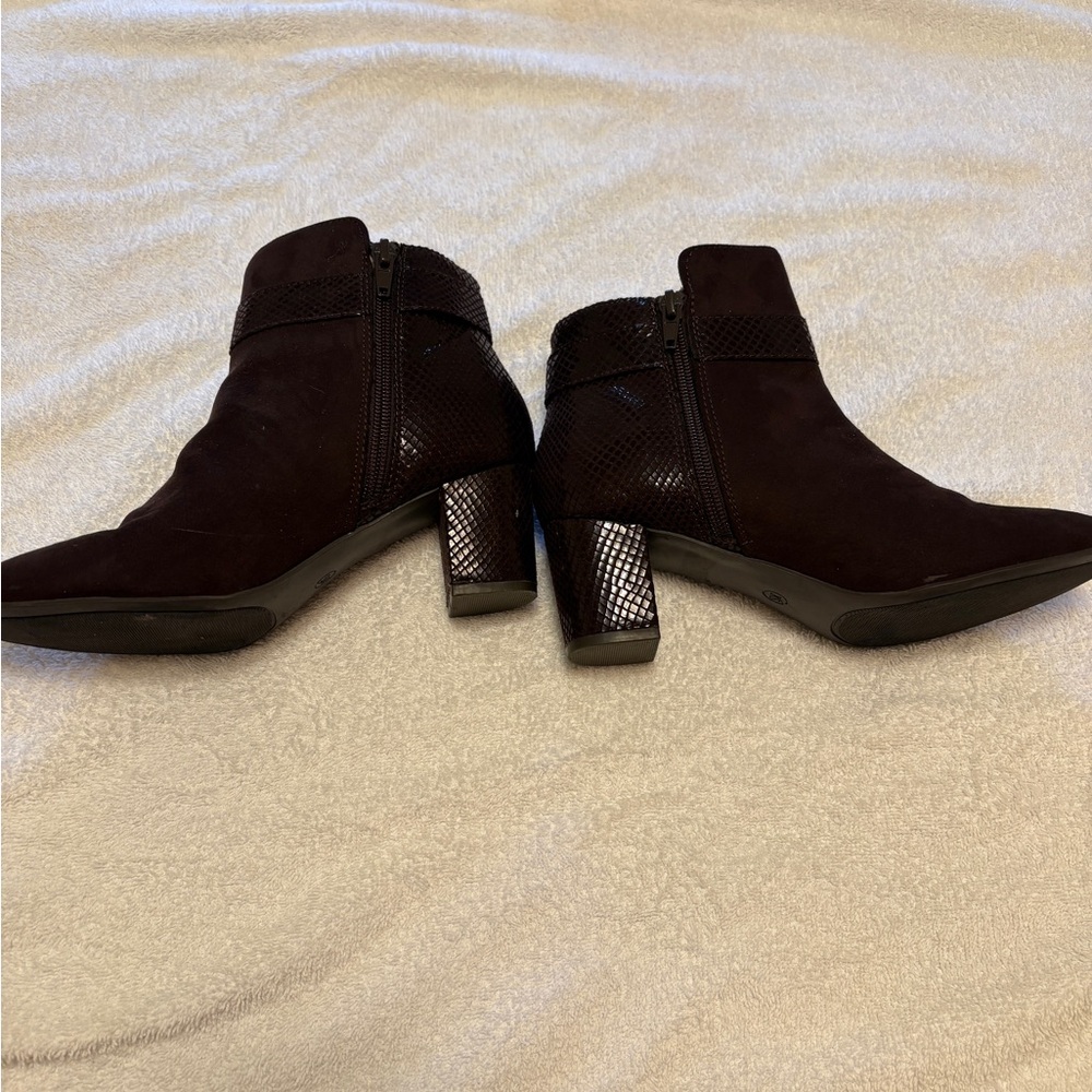 Elegant Black Ankle Boots